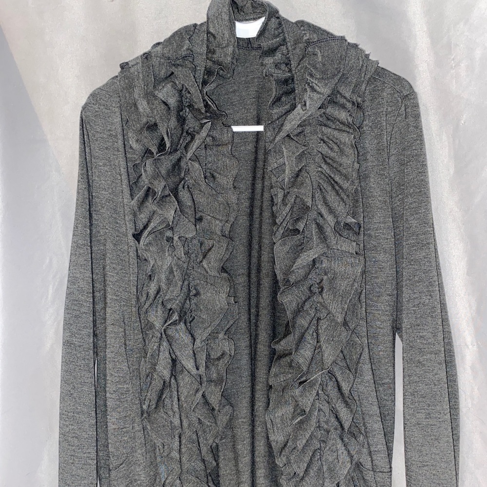 Cato NWOT grey ruffled long sleeve cardigan. Hood closeure front.Size Md